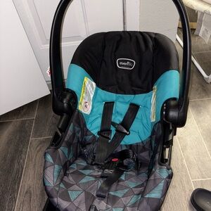Evenflo Infant Car Seat in Black and Teal